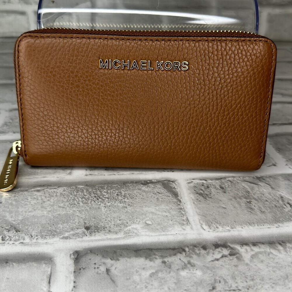 Michale Kors brown pebbled leather wallet.  Gold tone hardware. Zippered closure